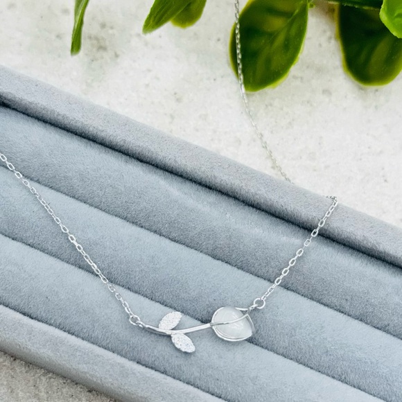 925 Sterling Silver Jadeite Tulip Necklace - Picture 2 of 6